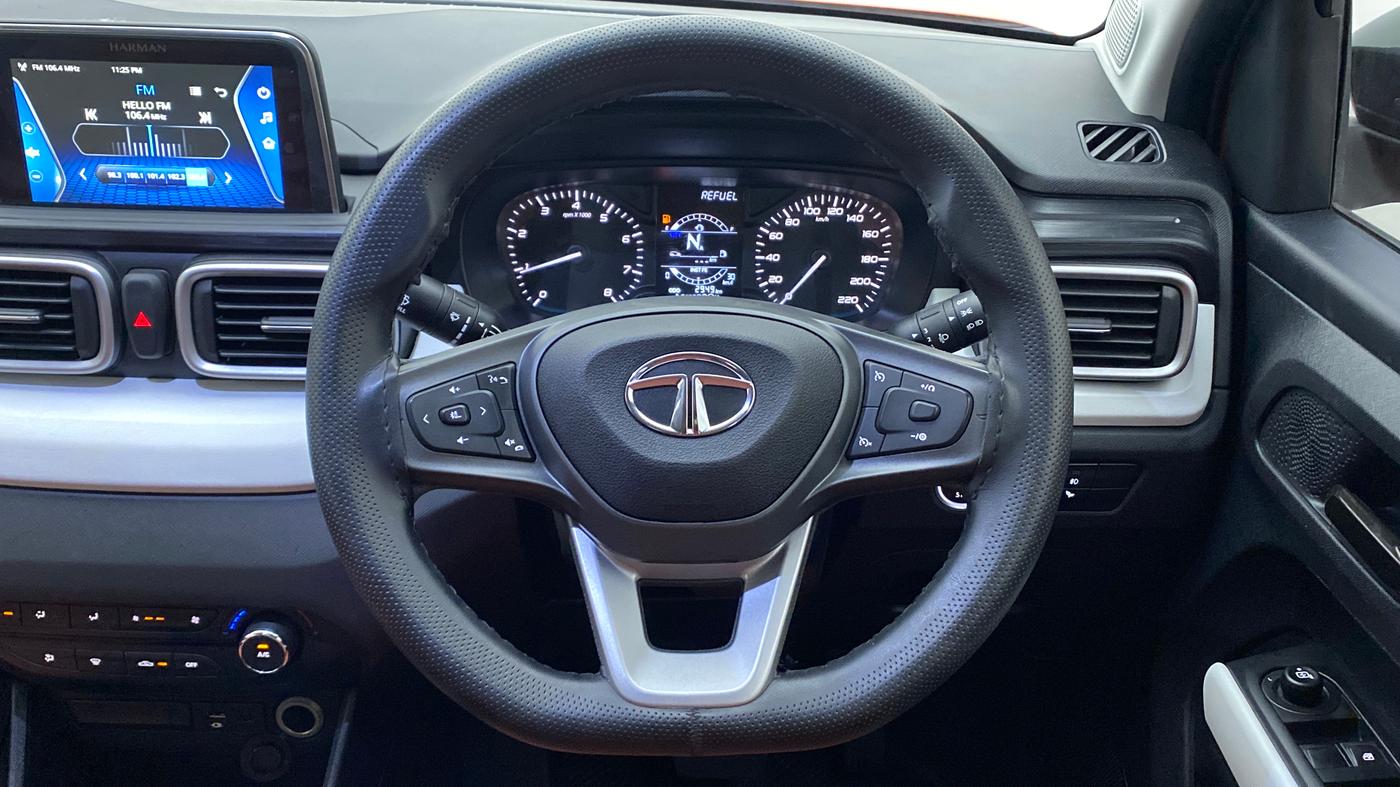 2022 Tata PUNCH ACCOMPLISHED AMT, Petrol, Automatic, 2,949 km, Steering Wheel Close Up