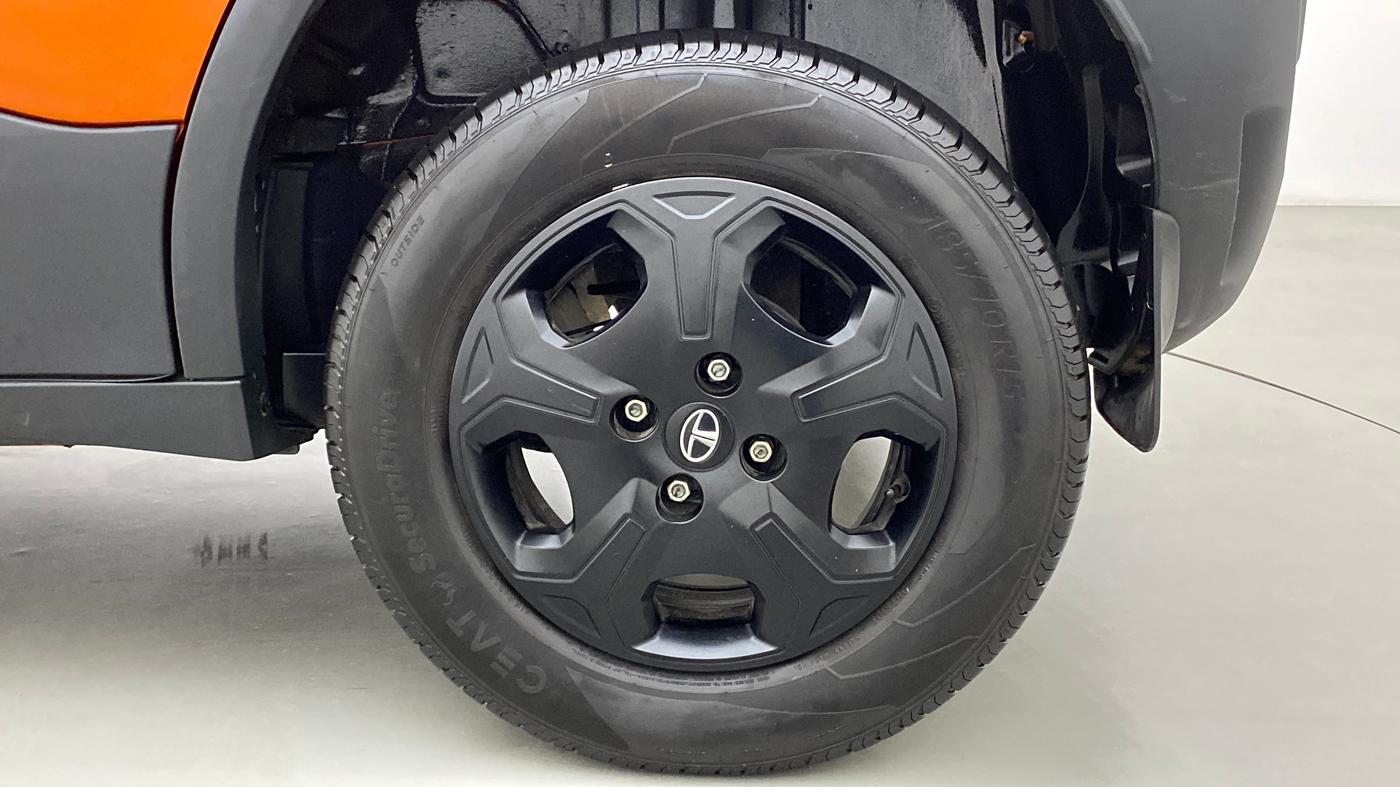 2022 Tata PUNCH ACCOMPLISHED AMT, Petrol, Automatic, 2,949 km, Left Rear Wheel