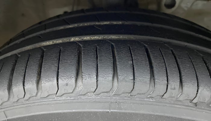 2017 Honda Jazz 1.2L I-VTEC SV, Petrol, Manual, 62,848 km, Right Front Tyre Tread