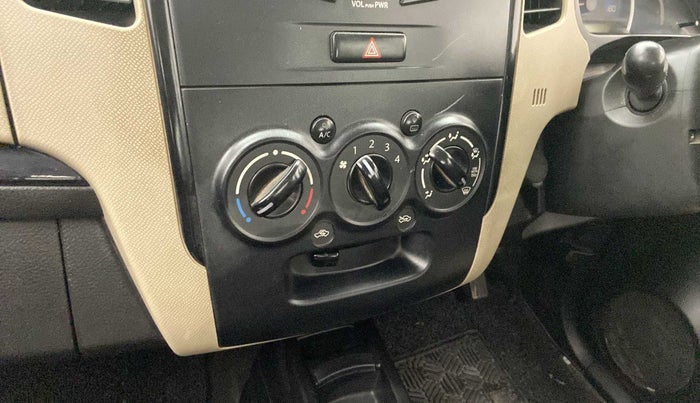 2017 Maruti Wagon R 1.0 VXI AMT, Petrol, Automatic, 68,420 km, AC Unit - Directional switch has minor damage