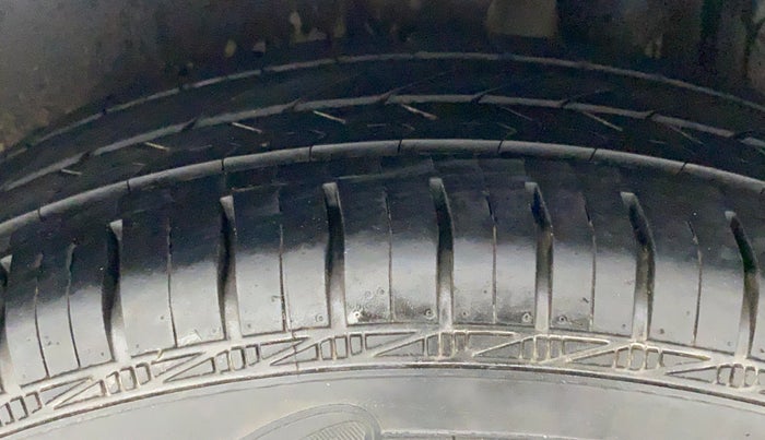 2016 Maruti Swift LXI (O), Petrol, Manual, 49,414 km, Left Rear Tyre Tread
