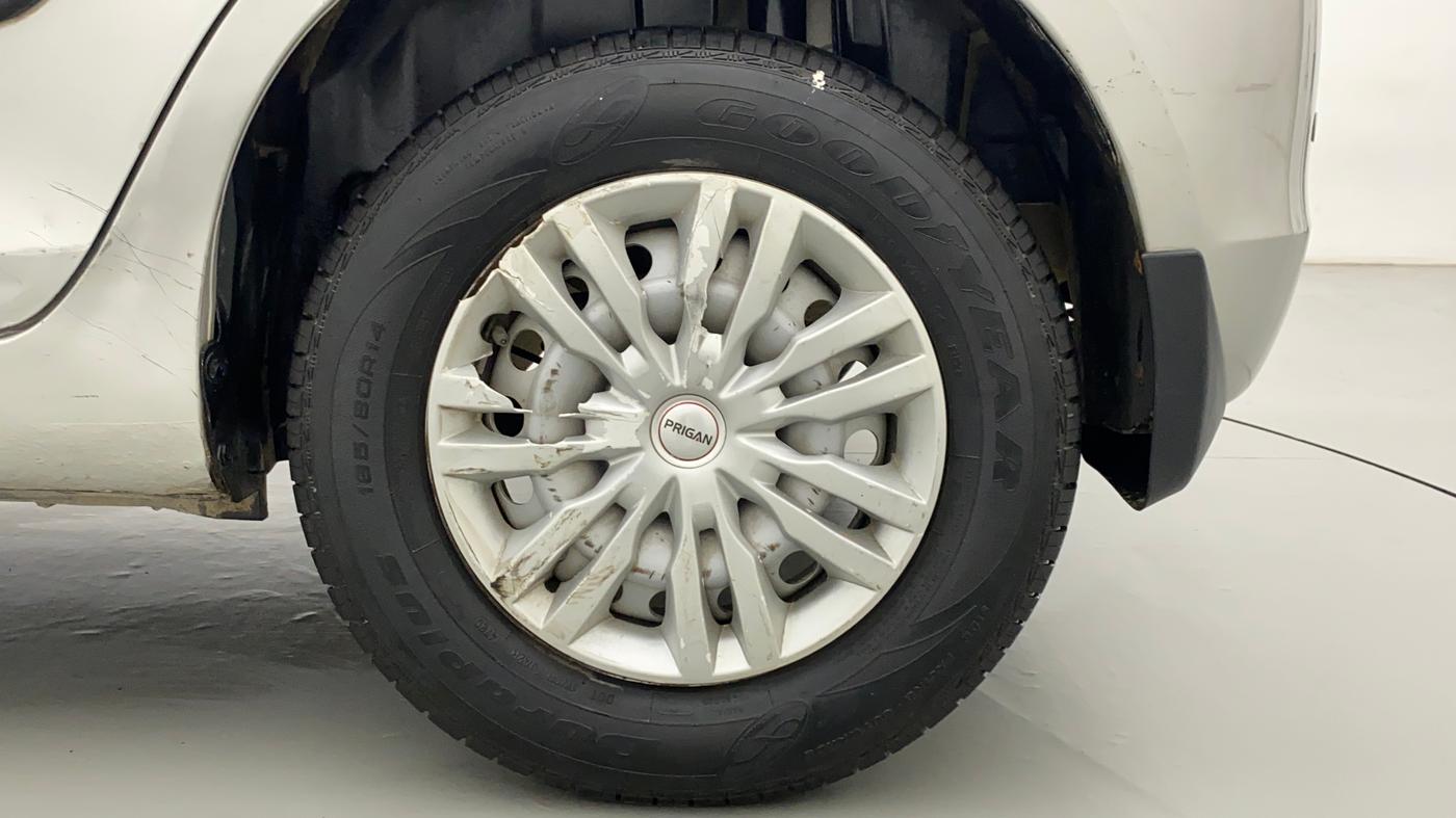2016 Maruti Swift LXI (O), Petrol, Manual, 49,414 km, Left Rear Wheel