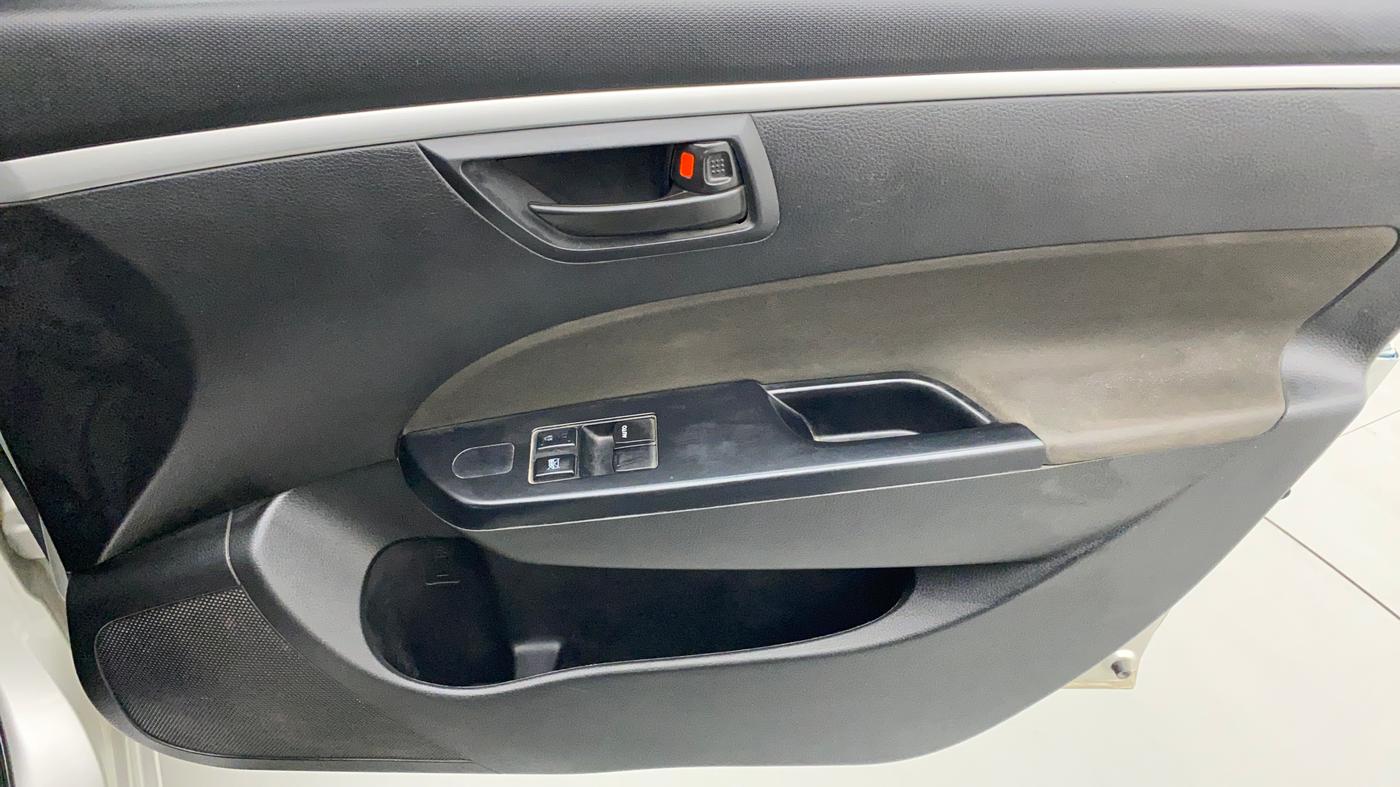 2016 Maruti Swift LXI (O), Petrol, Manual, 49,414 km, Driver Side Door Panels Control