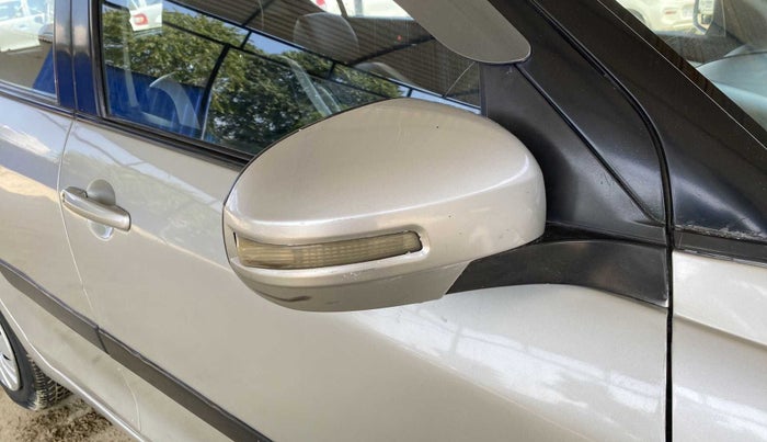 2016 Maruti Swift VDI ABS, Diesel, Manual, 61,051 km, Right rear-view mirror - Folding motor not working