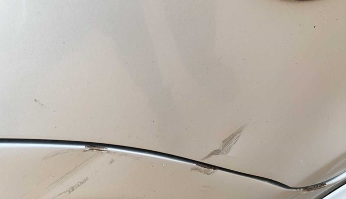 2015 Maruti Swift VXI, Petrol, Manual, 84,906 km, Right rear door - Minor scratches