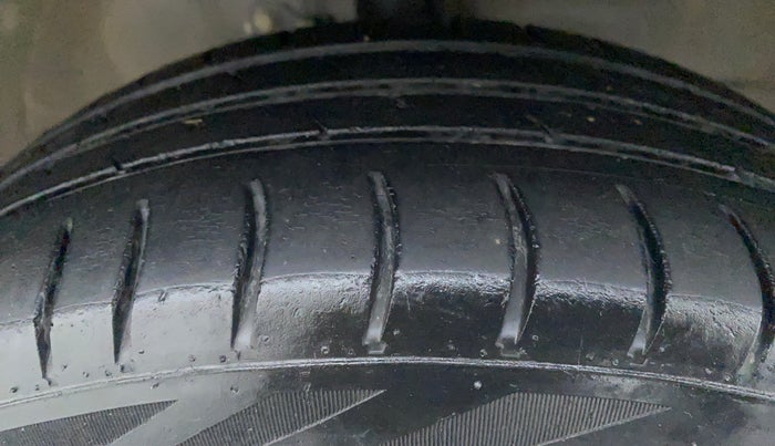 2017 Maruti Wagon R 1.0 VXI, Petrol, Manual, 91,681 km, Right Front Tyre Tread