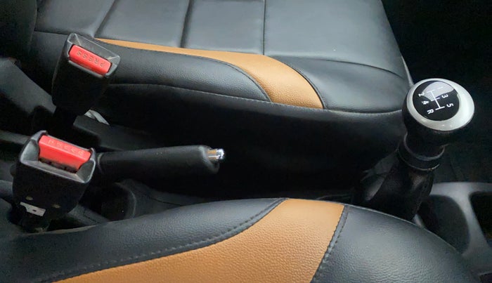 2017 Maruti Wagon R 1.0 VXI, Petrol, Manual, 91,681 km, Gear Lever