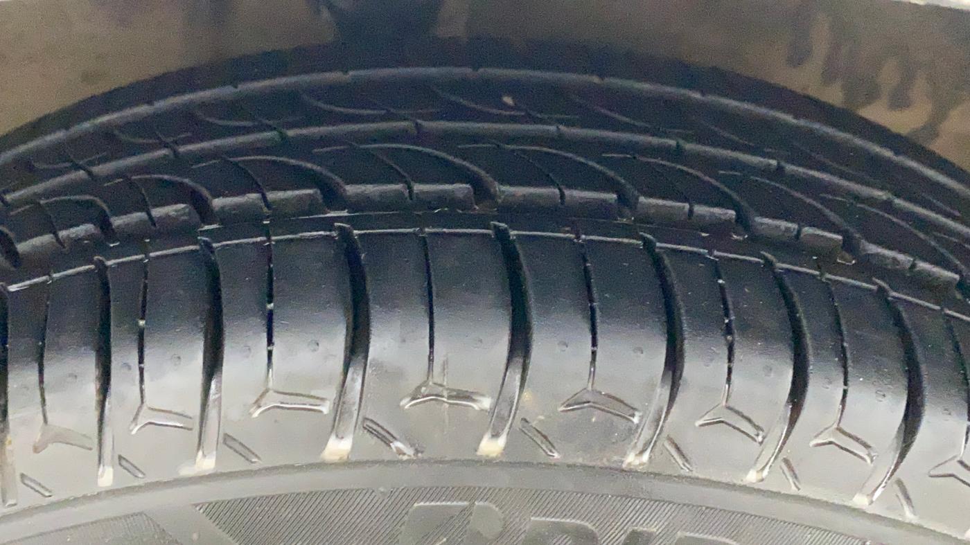 2019 Maruti Alto K10 LXI CNG (AIRBAG), CNG, Manual, 56,896 km, Right Front Tyre Tread