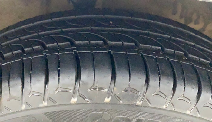 2019 Maruti Alto K10 LXI CNG (AIRBAG), CNG, Manual, 56,896 km, Right Front Tyre Tread