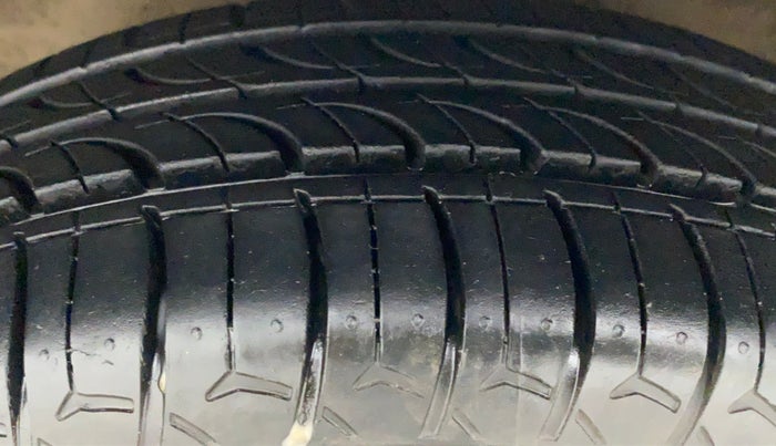 2019 Maruti Alto K10 LXI CNG (AIRBAG), CNG, Manual, 56,896 km, Left Front Tyre Tread