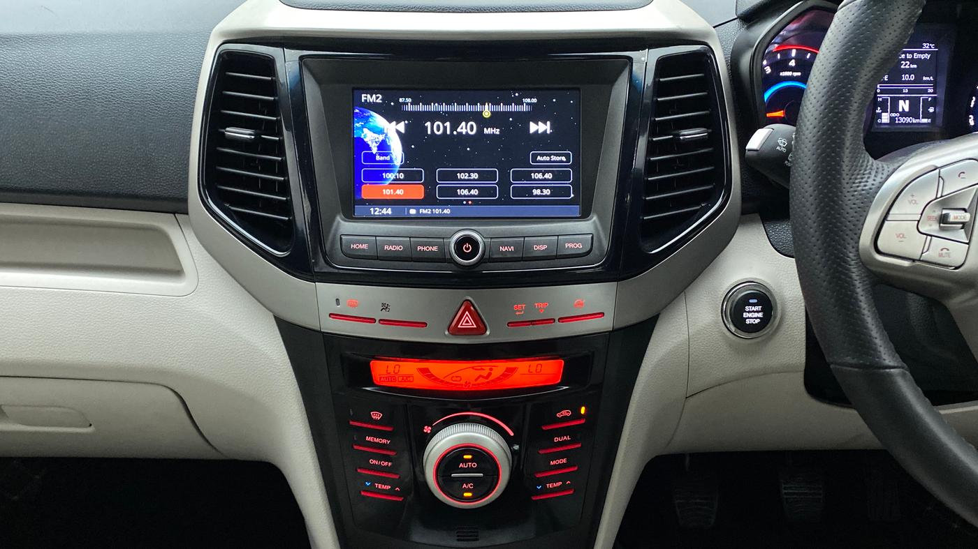 2021 Mahindra XUV300 W8 1.2 PETROL, Petrol, Manual, 13,089 km, Air Conditioner