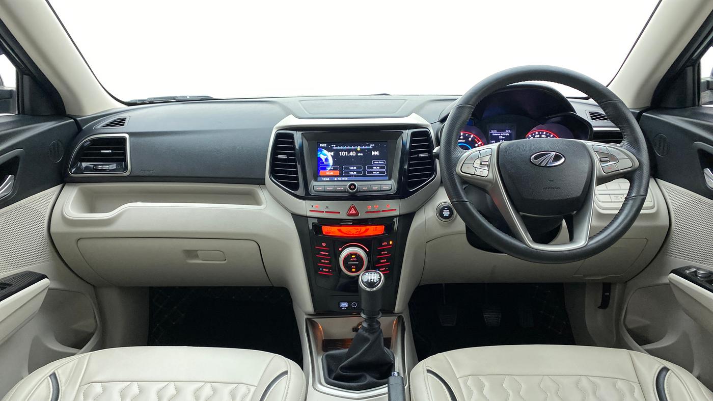 2021 Mahindra XUV300 W8 1.2 PETROL, Petrol, Manual, 13,089 km, Dashboard