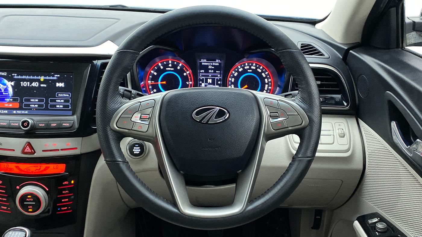 2021 Mahindra XUV300 W8 1.2 PETROL, Petrol, Manual, 13,089 km, Steering Wheel Close Up