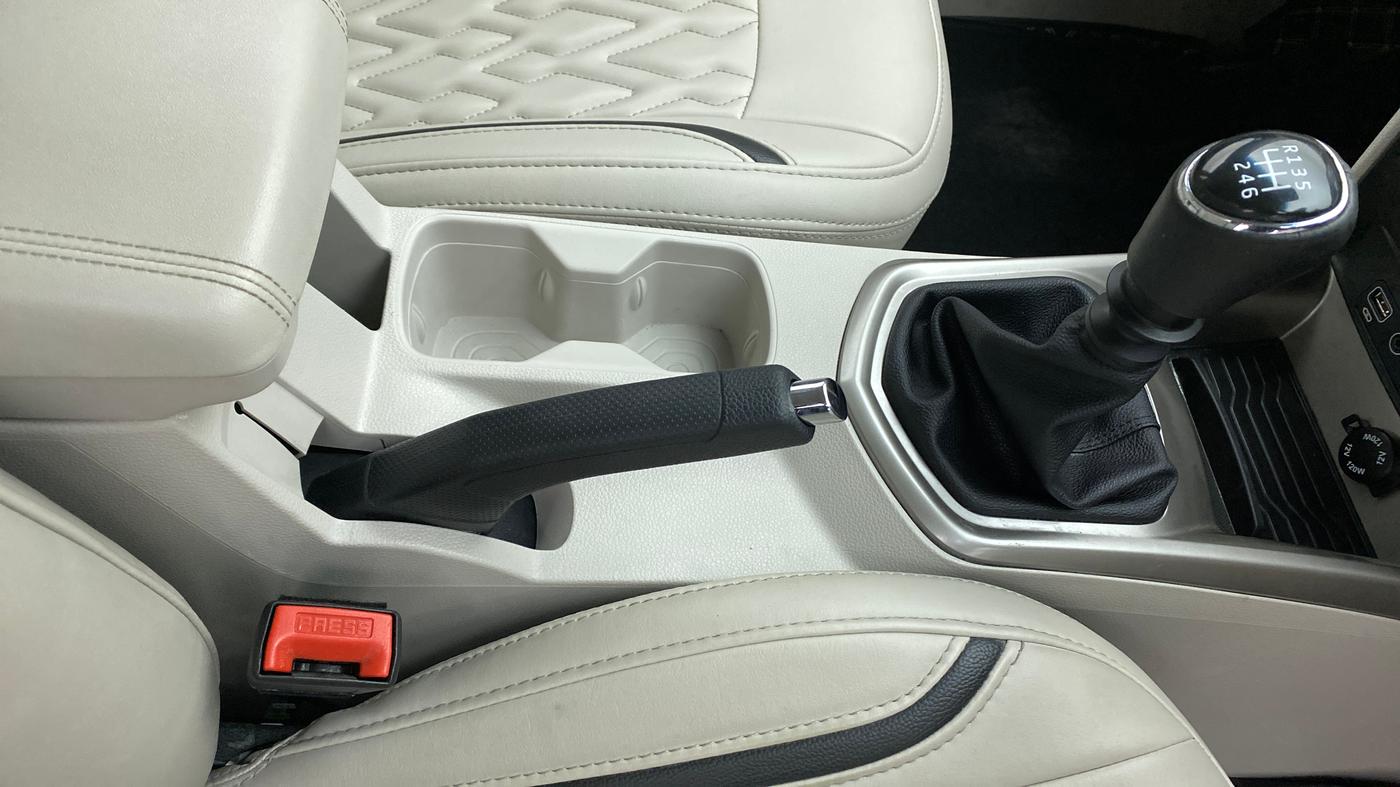 2021 Mahindra XUV300 W8 1.2 PETROL, Petrol, Manual, 13,089 km, Gear Lever