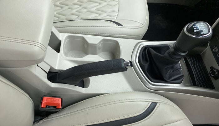 2021 Mahindra XUV300 W8 1.2 PETROL, Petrol, Manual, 13,089 km, Gear Lever