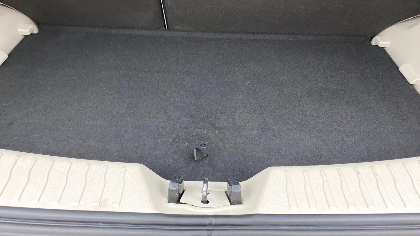 2021 Mahindra XUV300 W8 1.2 PETROL, Petrol, Manual, 13,089 km, Boot Inside