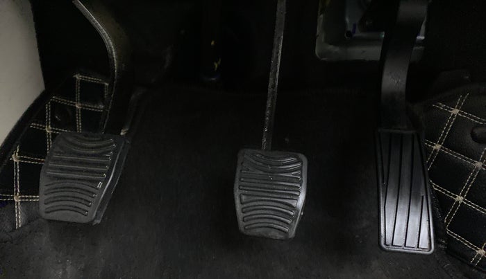 2021 Mahindra XUV300 W8 1.2 PETROL, Petrol, Manual, 13,089 km, Pedals