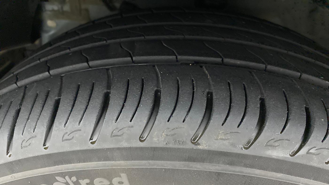 2021 Mahindra XUV300 W8 1.2 PETROL, Petrol, Manual, 13,089 km, Left Front Tyre Tread