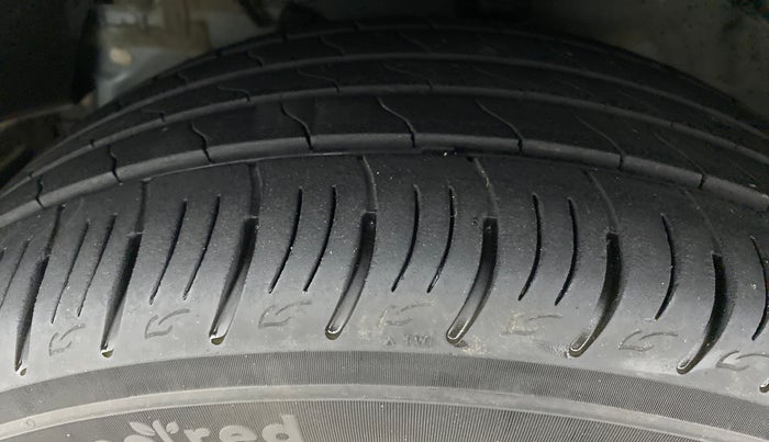 2021 Mahindra XUV300 W8 1.2 PETROL, Petrol, Manual, 13,089 km, Left Front Tyre Tread