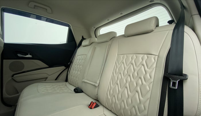 2021 Mahindra XUV300 W8 1.2 PETROL, Petrol, Manual, 13,089 km, Right Side Rear Door Cabin