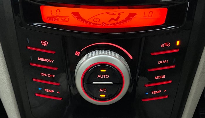 2021 Mahindra XUV300 W8 1.2 PETROL, Petrol, Manual, 13,089 km, Automatic Climate Control