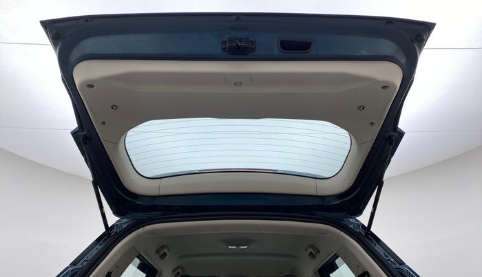 2021 Mahindra XUV300 W8 1.2 PETROL, Petrol, Manual, 13,089 km, Boot Door Open