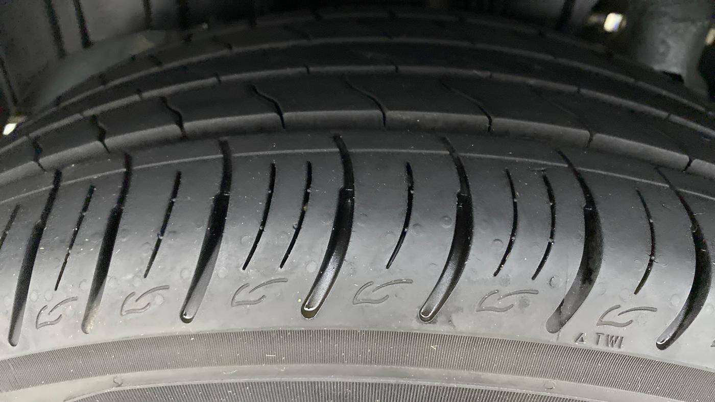 2021 Mahindra XUV300 W8 1.2 PETROL, Petrol, Manual, 13,089 km, Right Rear Tyre Tread