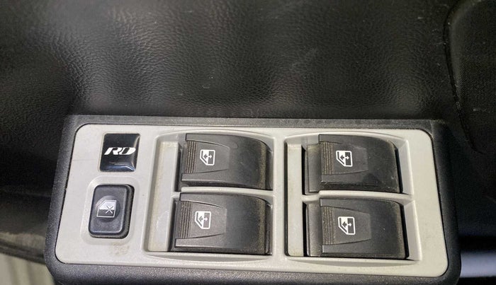 2019 Maruti Swift LXI, Petrol, Manual, 15,639 km, Right front window switch / handle - Power window makes minor noise