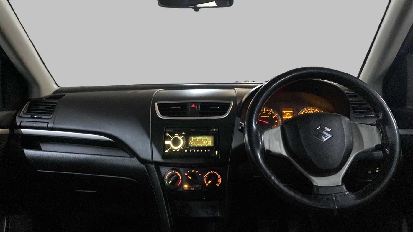 2013 Maruti Swift VXI, Petrol, Manual, 72,437 km, Dashboard
