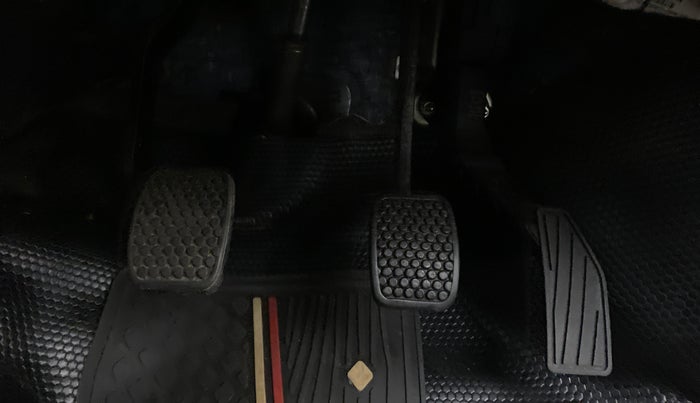 2020 Maruti Alto VXI, Petrol, Manual, 28,867 km, Pedals