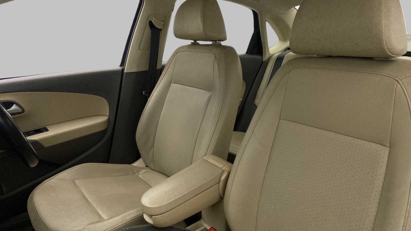2015 Volkswagen Vento HIGHLINE PETROL AT, Petrol, Automatic, 80,629 km, Right Side Front Door Cabin