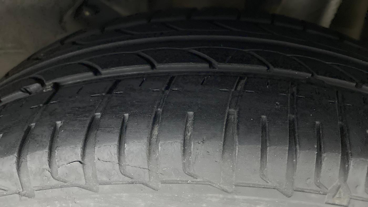 2017 Tata Tiago XZA PETROL, Petrol, Automatic, 30,340 km, Left Rear Tyre Tread
