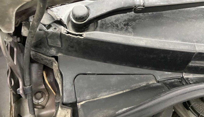 2017 Honda WR-V 1.2L I-VTEC S MT, Petrol, Manual, 64,889 km, Bonnet (hood) - Cowl vent panel has minor damage