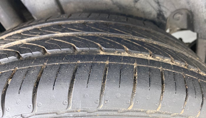 2012 Maruti Swift ZXI, Petrol, Manual, 93,801 km, Right Rear Tyre Tread