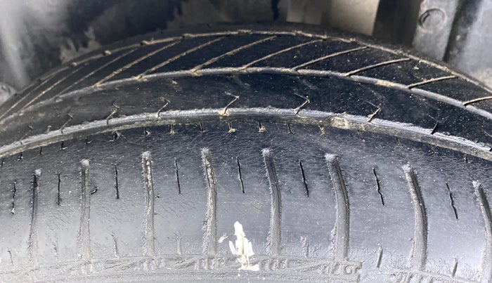 2012 Maruti Swift ZXI, Petrol, Manual, 93,801 km, Left Rear Tyre Tread