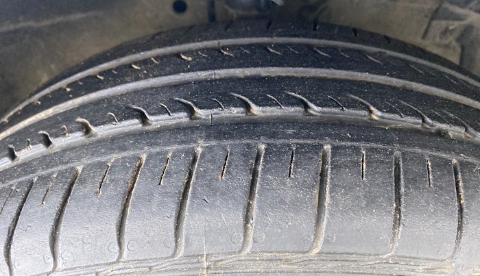 2012 Maruti Swift ZXI, Petrol, Manual, 93,801 km, Right Front Tyre Tread