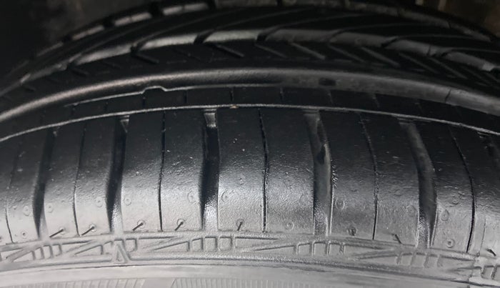 2017 Volkswagen Vento HIGHLINE TDI AT, Diesel, Automatic, 96,234 km, Left Front Tyre Tread
