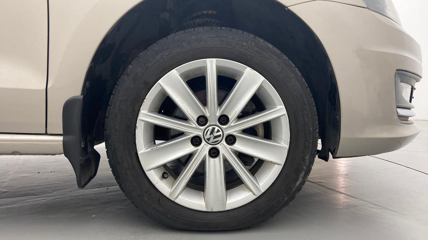 2017 Volkswagen Vento HIGHLINE TDI AT, Diesel, Automatic, 96,234 km, Right Front Wheel