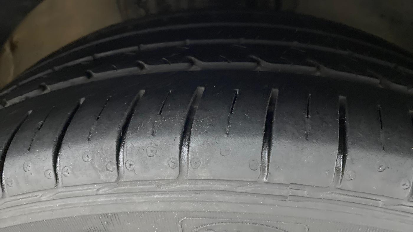 2021 Volkswagen Polo HIGH LINE PLUS 1.0, Petrol, Manual, 23,623 km, Right Front Tyre Tread
