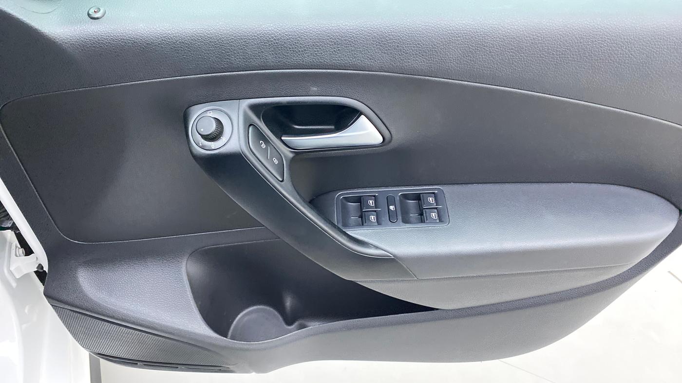 2021 Volkswagen Polo HIGH LINE PLUS 1.0, Petrol, Manual, 23,623 km, Driver Side Door Panels Control