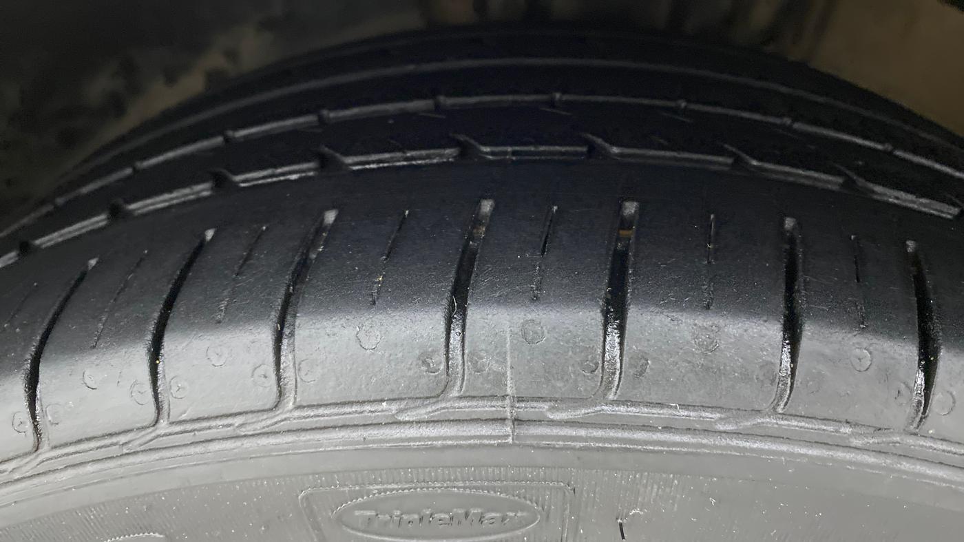 2021 Volkswagen Polo HIGH LINE PLUS 1.0, Petrol, Manual, 23,623 km, Left Front Tyre Tread