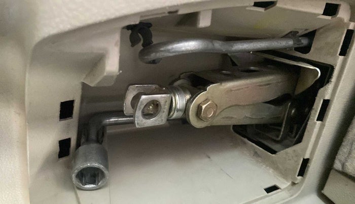 2013 Maruti Ertiga VDI, Diesel, Manual, 40,872 km, Dicky (Boot door) - Jack/Tool not available