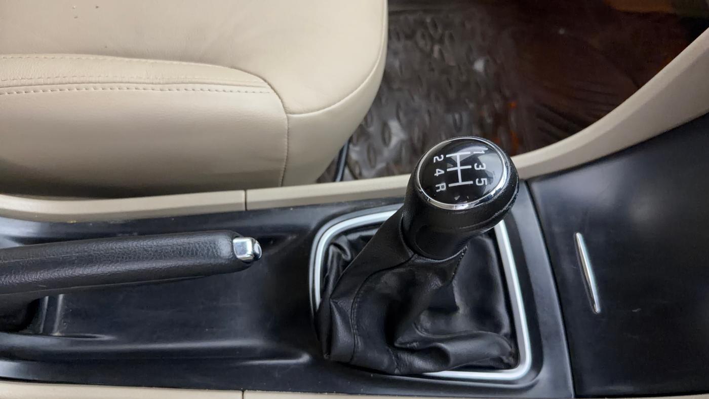 2016 Maruti Ciaz ZXI+, Petrol, Manual, 98,688 km, Gear Lever