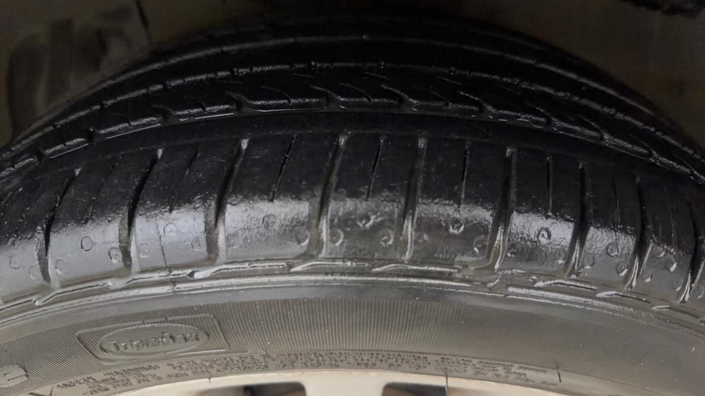 2016 Maruti Ciaz ZXI+, Petrol, Manual, 98,688 km, Left Front Tyre Tread