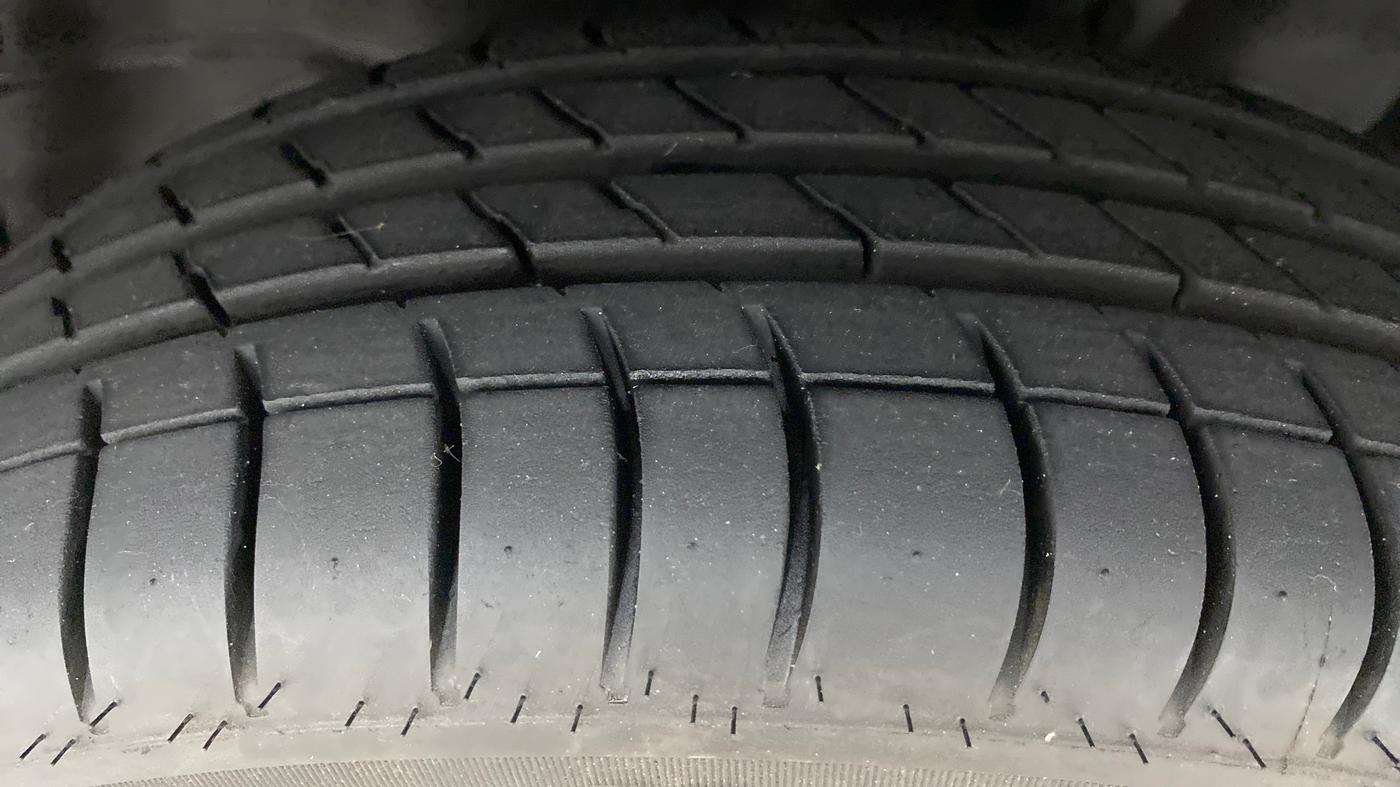 2012 Maruti Wagon R 1.0 VXI, Petrol, Manual, 24,045 km, Left Front Tyre Tread