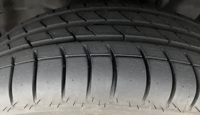 2012 Maruti Wagon R 1.0 VXI, Petrol, Manual, 24,045 km, Left Front Tyre Tread