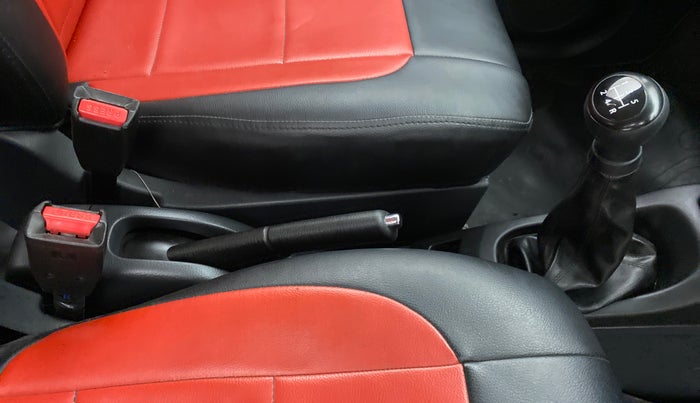 2012 Maruti Wagon R 1.0 VXI, Petrol, Manual, 24,045 km, Gear Lever