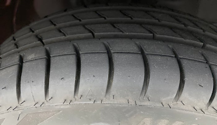 2012 Maruti Wagon R 1.0 VXI, Petrol, Manual, 24,045 km, Right Front Tyre Tread