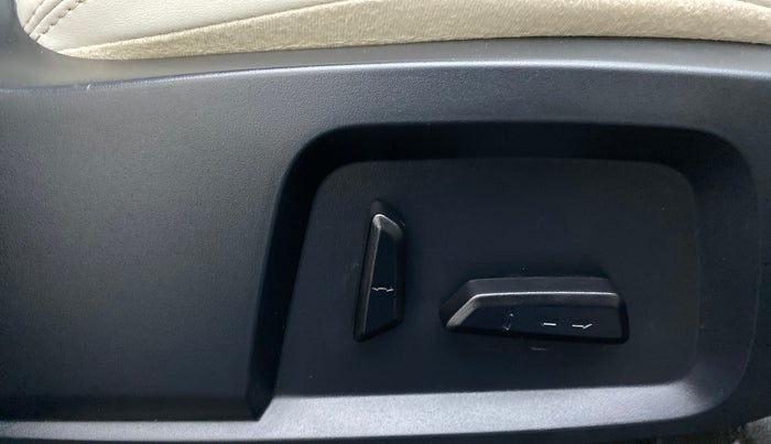 2021 Tata Safari XZ, Diesel, Manual, 11,931 km, Driver Side Adjustment Panel