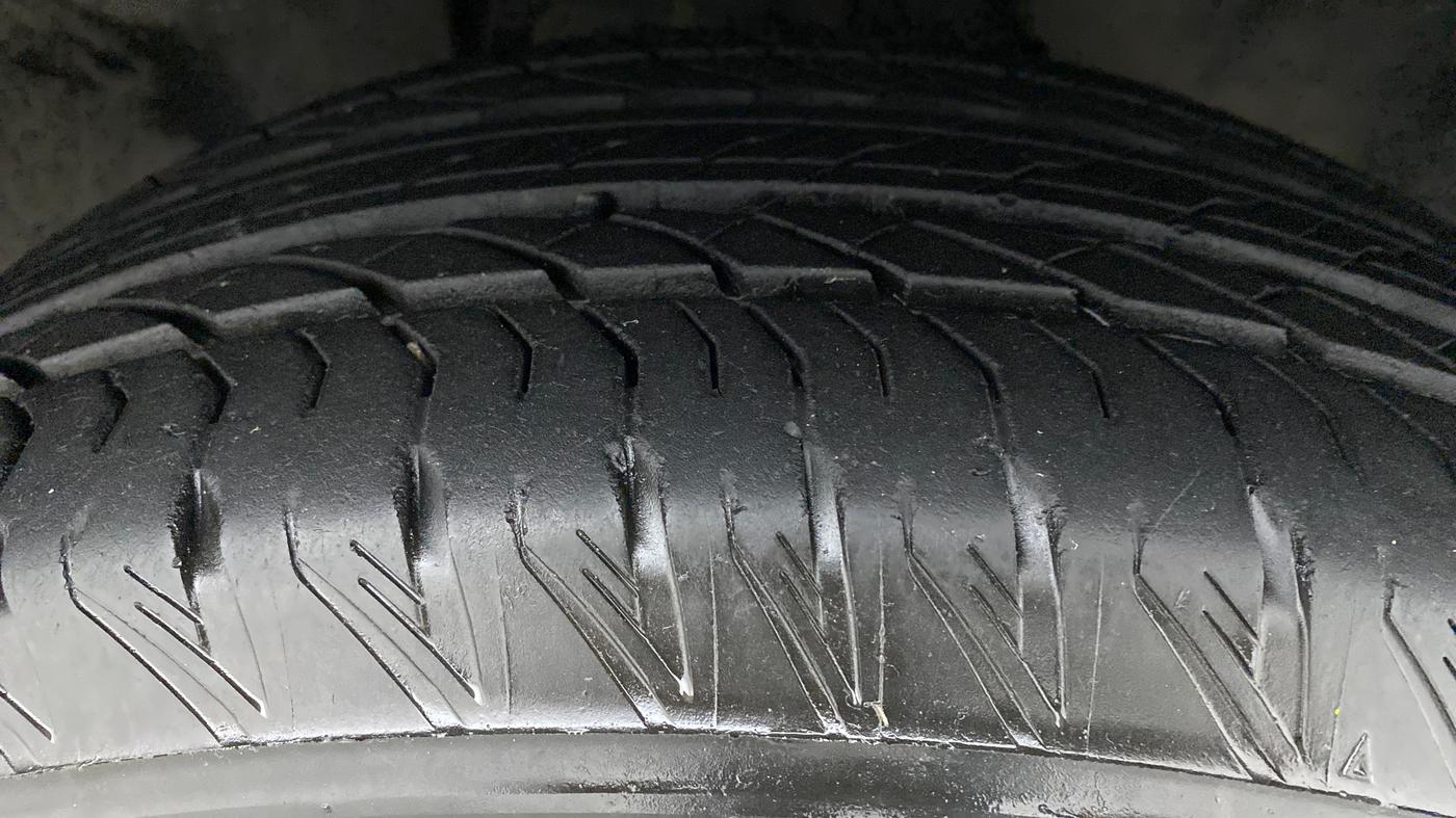 2021 Tata Safari XZ, Diesel, Manual, 11,931 km, Right Rear Tyre Tread